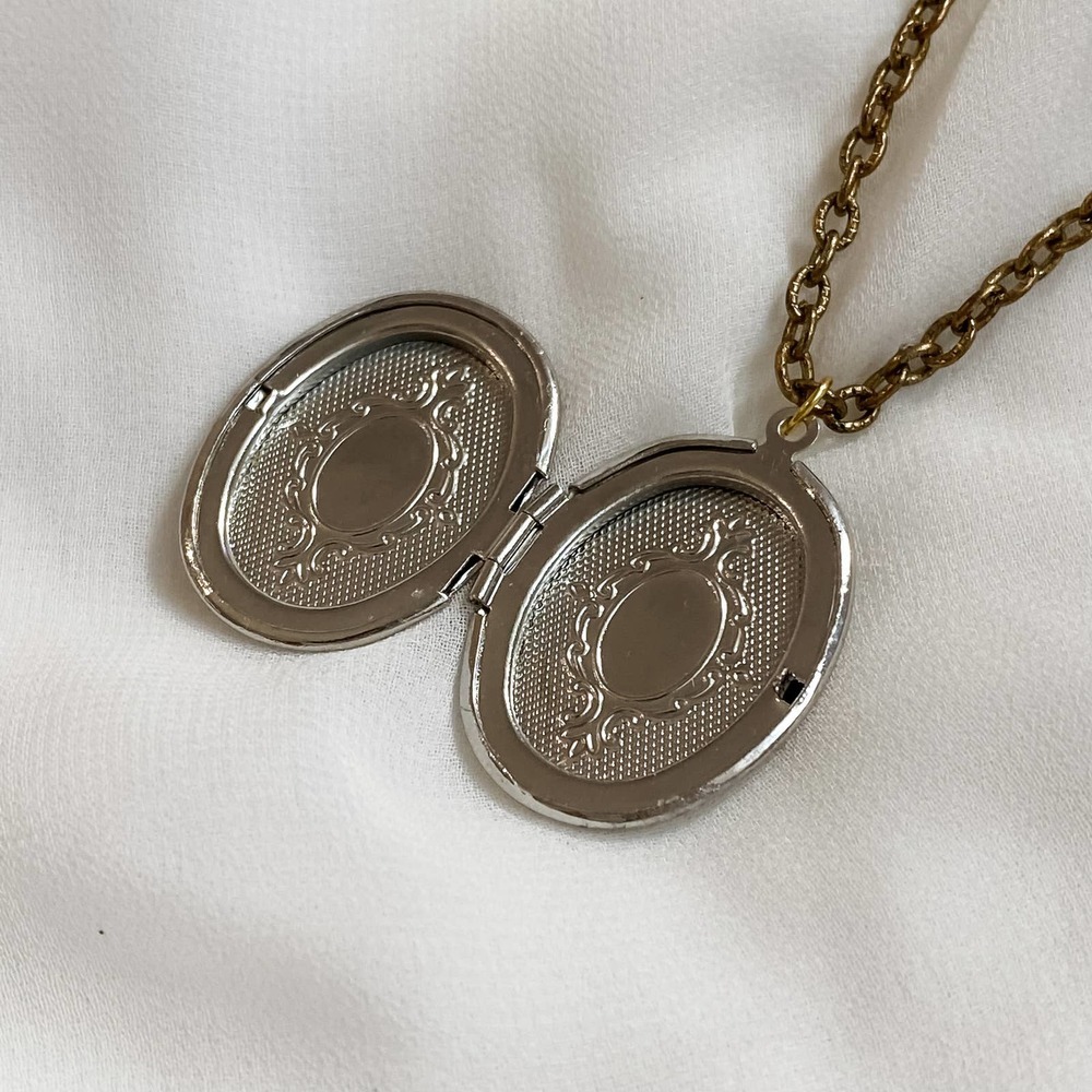 VTG Silver Brass Victorian Cameo Locket - Picture 2 of 8